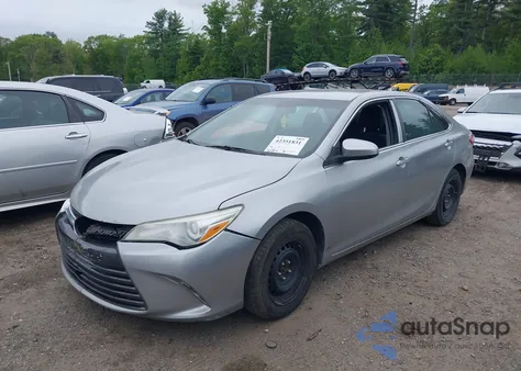2015 Toyota Camry Le/Se/Xle/Xse z USA, uszkodzony, nr VIN 4T1BF1FK4FU070670